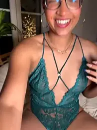 Lauyako_974 webcam model stream image