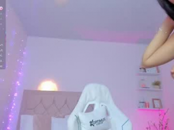 little_sweet_18 webcam model stream image