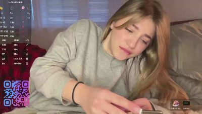 kellynaive webcam model stream image