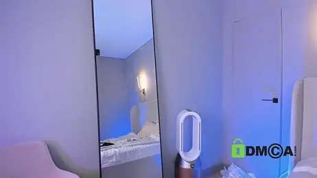 Wallflowerr webcam model stream image