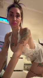 Nina_hotperform webcam model stream image