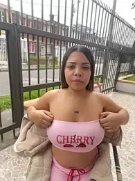 AdaPink_ webcam model stream image