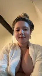 MiaPetit_ webcam model stream image