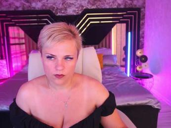 CrystalVibe webcam model stream image