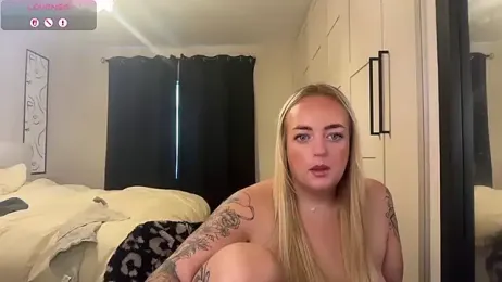 CurvyWetWife webcam stripchat model stream image