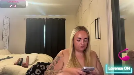 CurvyWetWife webcam stripchat model stream image