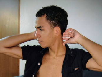 AstonVera webcam model stream image