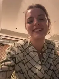 LexyGold webcam model stream image