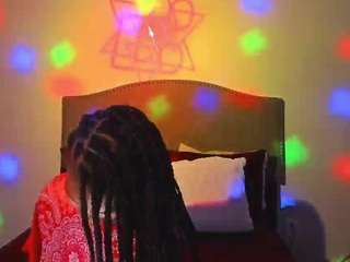 yiaunaniree webcam model stream image