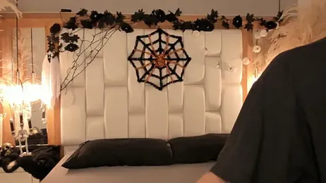 Daphne_And_Roger webcam model stream image