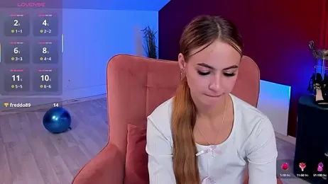 LullyFox webcam model stream image