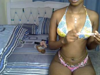 PetiteNoir webcam model stream image