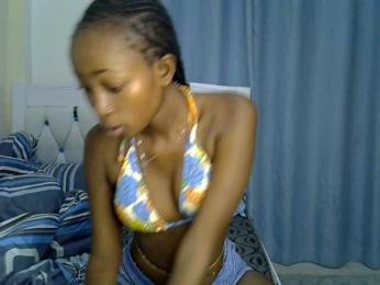 PetiteNoir webcam model stream image