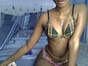 PetiteNoir webcam model stream image