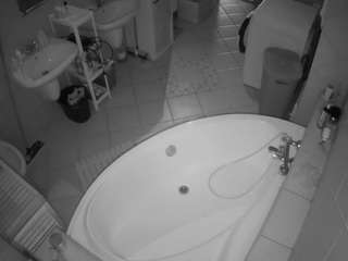 voyeurcam-julmodels-bath-1st-1 webcam model stream image