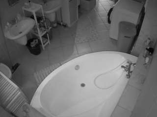 voyeurcam-julmodels-bath-1st-1 webcam model stream image