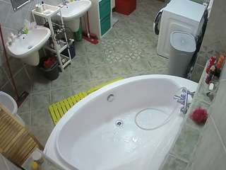 voyeurcam-julmodels-bath-1st-1 webcam model stream image