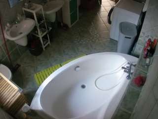 voyeurcam-julmodels-bath-1st-1 webcam model stream image