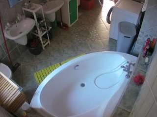 voyeurcam-julmodels-bath-1st-1 webcam model stream image