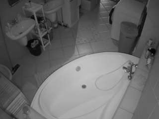voyeurcam-julmodels-bath-1st-1 webcam model stream image