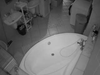 voyeurcam-julmodels-bath-1st-1 webcam model stream image