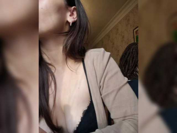 Love_Crew webcam bongacams model stream image