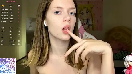 VibeQueenLucy webcam model stream image