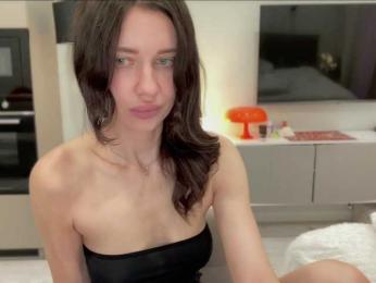 KiraLeo webcam model stream image