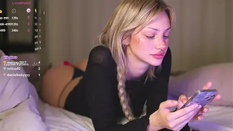 BabeHolly webcam model stream image