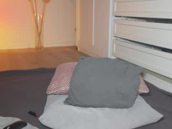 hotbella_ webcam model stream image