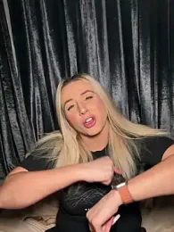 Strongqueen webcam model stream image