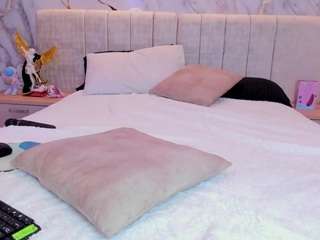 kyana-cream webcam model stream image