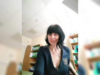 VikNika webcam model stream image