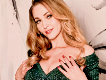 AniClark webcam model stream image