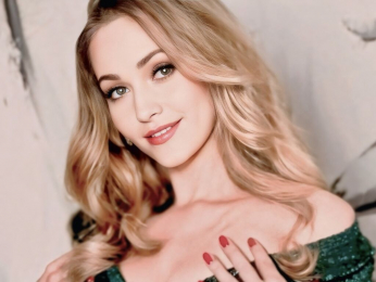 AniClark webcam model stream image