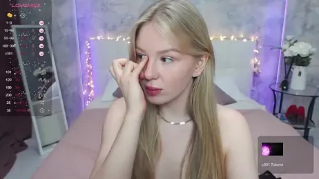 LucyHornyDoll webcam model stream image