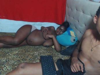 EvaAndEmma webcam model stream image