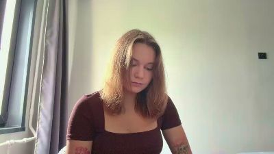 HallieGrieves webcam cam4 model stream image