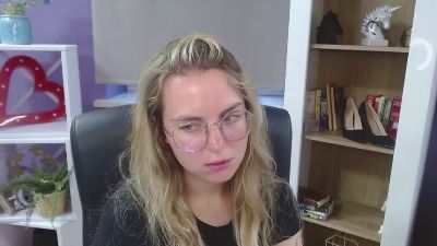 xZoey webcam model stream image