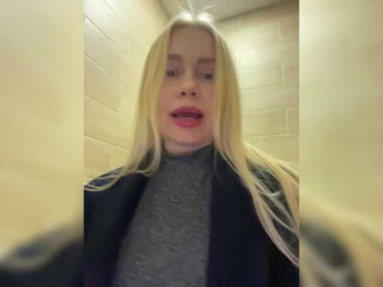 MirandaNow webcam model stream image