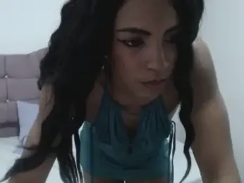 Issa_Km_ webcam model stream image