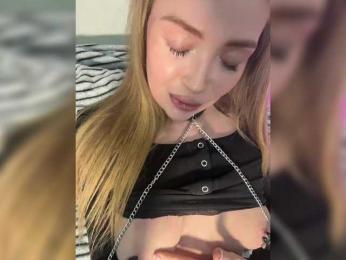MILEDIUM webcam model stream image