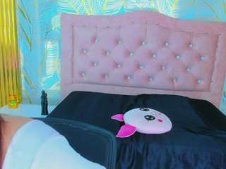 slutty-milf webcam model stream image