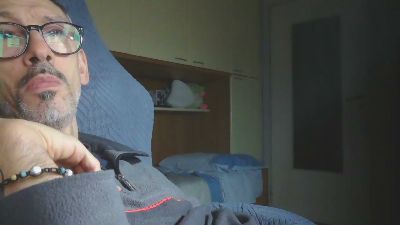 Neruda72 webcam model stream image