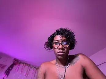 VixenCapri webcam model stream image