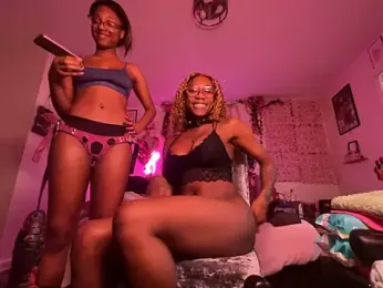 VixenCapri webcam model stream image