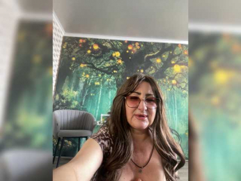 Violetta1351 webcam model stream image