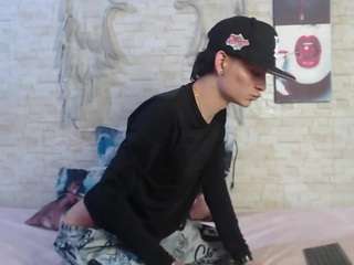 axelmilokairodyerear webcam model stream image