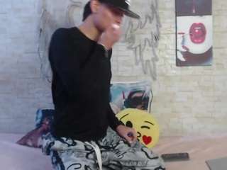 axelmilokairodyerear webcam model stream image