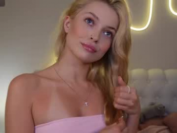 kelly_peachpiee webcam model stream image